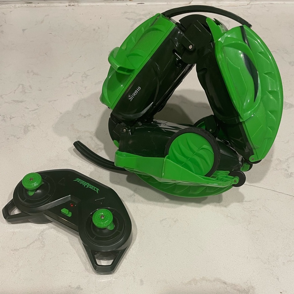 Terrasect W/Remote Control Awesome Toy!! Like New!